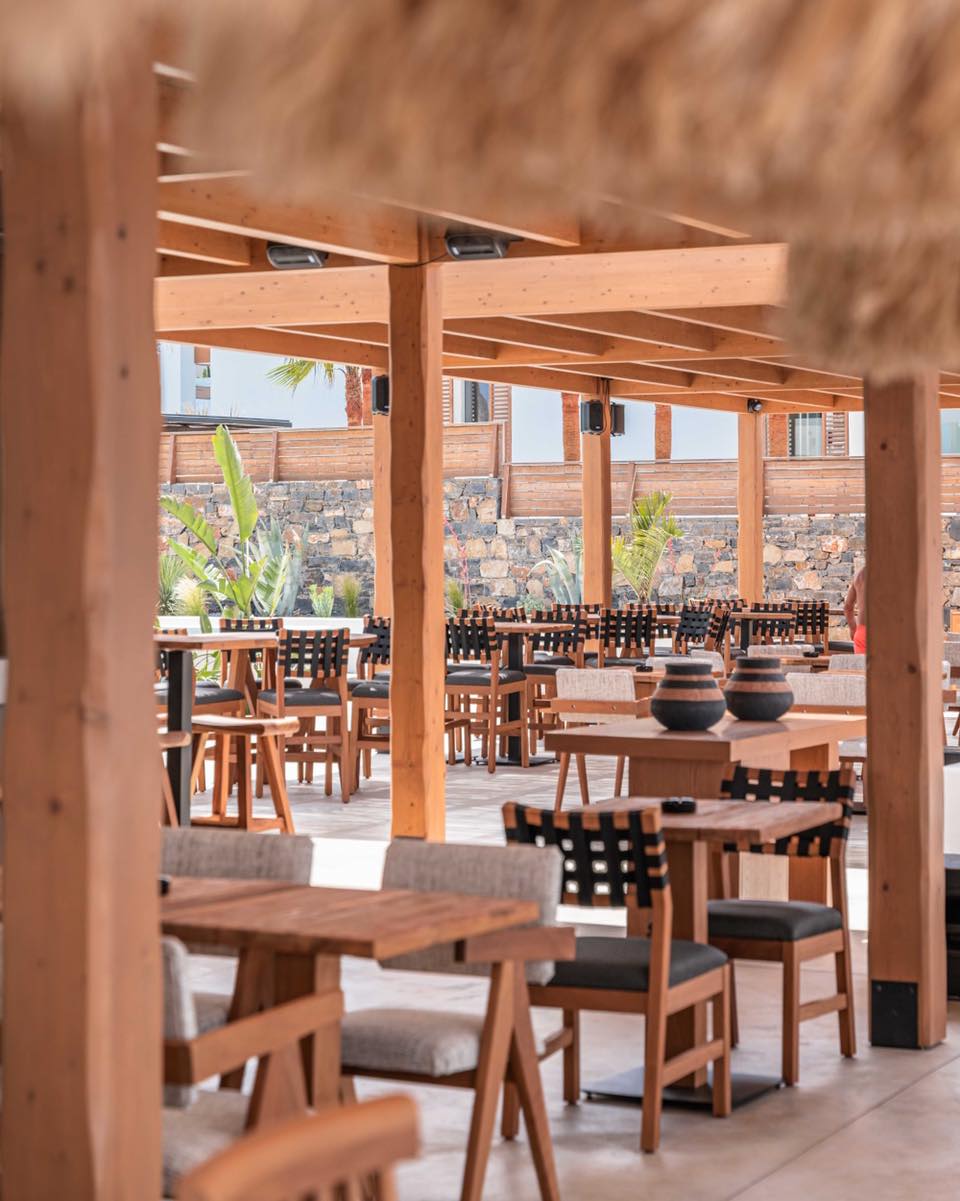 NISOS BEACH BAR & RESTAURANT