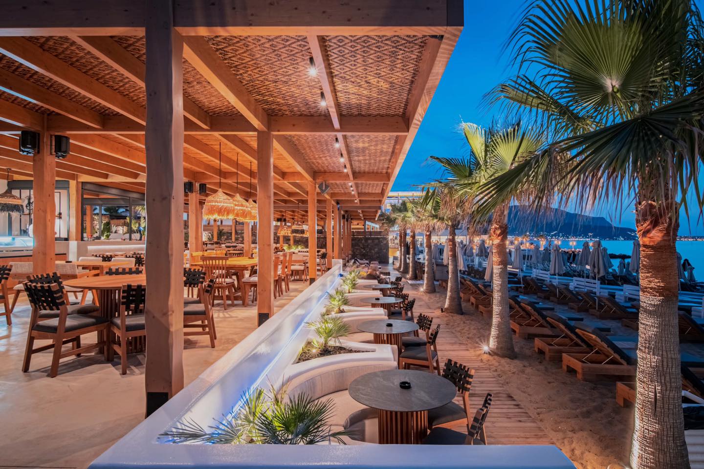 NISOS BEACH BAR & RESTAURANT