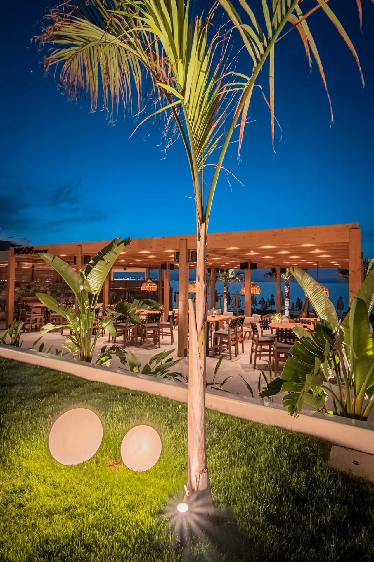 NISOS BEACH BAR & RESTAURANT